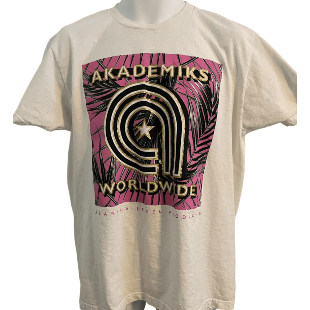 Akademiks White Short Sleeve T-Shirt. Size Large